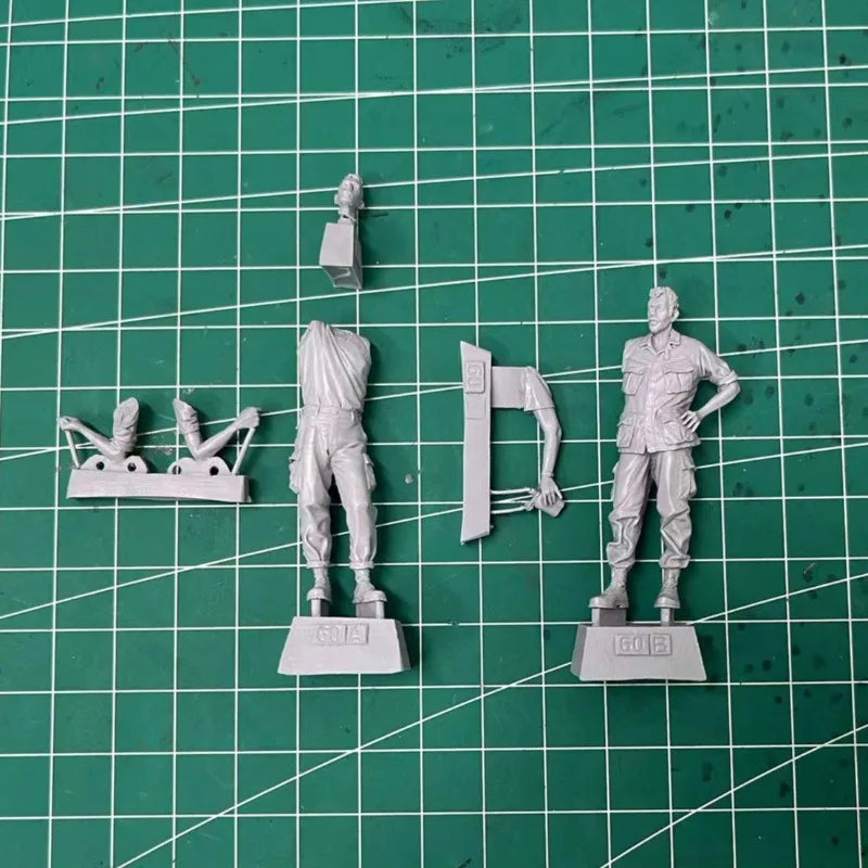 1/35 Vietnam War US Army Tank Soldiers, 2 Figures, Resin Model Figure Kit, Unassembled and Unpainted