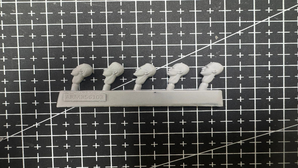 1/35 Modern Tactical Operator with Combat Rifle, Resin Model Figure Kit, Unassembled and Unpainted