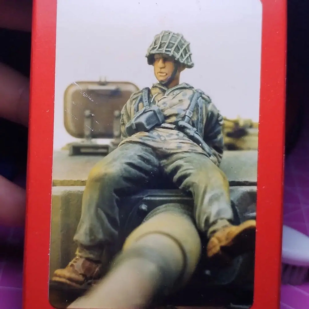 1/35 WWII German Panzer Crew Soldier Seated, Resin Model Figure Kit, Unassembled and Unpainted