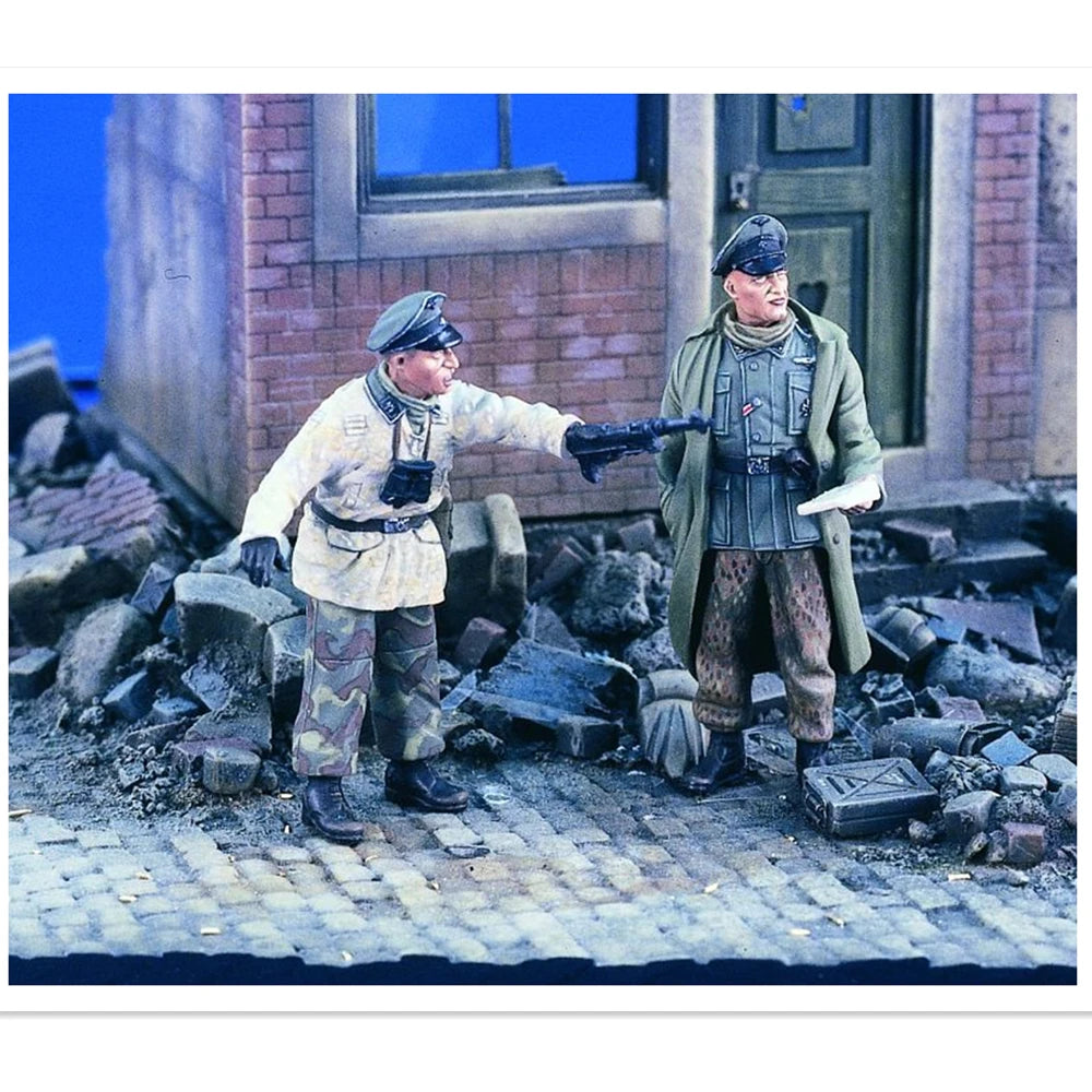 1/35 WWII German Battlefield Command, 2 Figures, Resin Model Figure Kit, Unassembled and Unpainted