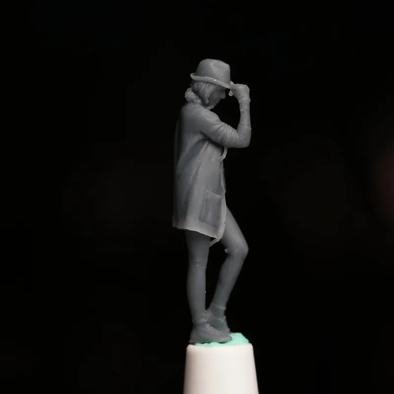 1/64 Fashionable Dancing Girl, Resin Model Figure Kit, Unassembled and Unpainted