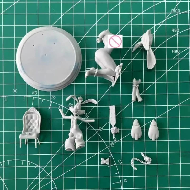 1/24 Cartoon Girl and Rabbit, 2 Figures, Resin Model Figure Kit, Anime Theme, Unassembled and Unpainted
