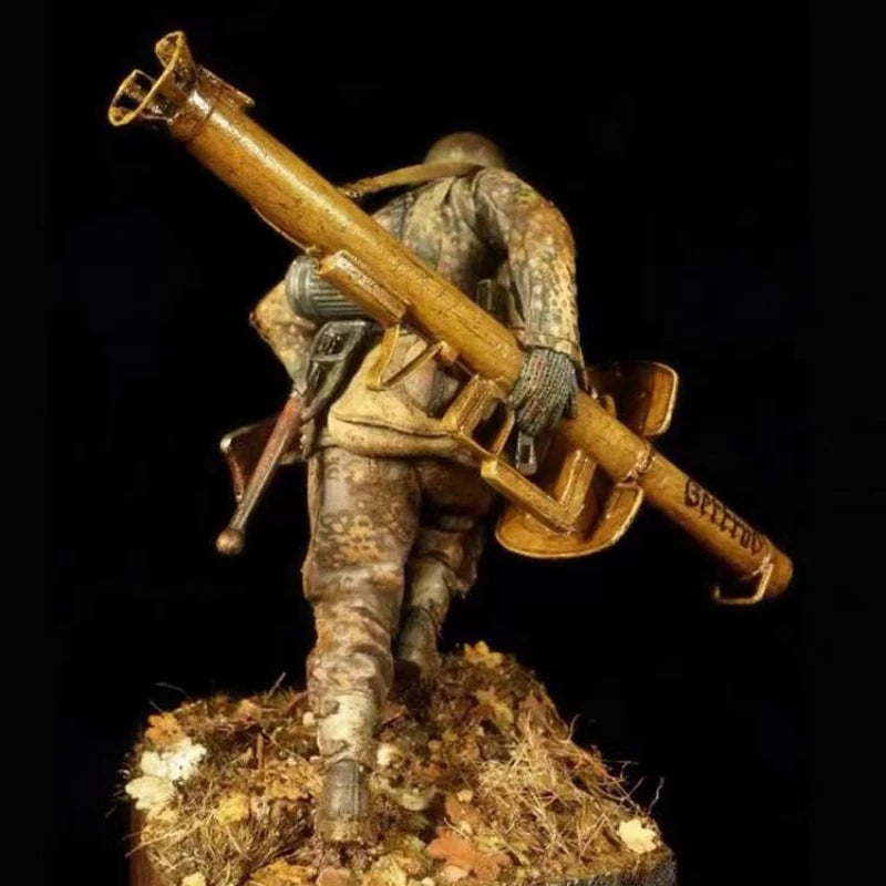 1/16 WWII Soldier Squad with Flamethrower, 5 Figures, Resin Model Figure Kit, Unassembled and Unpainted