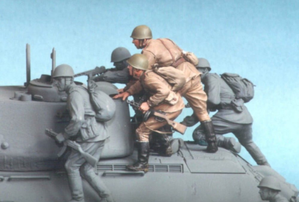 1/35 WWII Soviet Infantry Assault Squad, 2 Figures, Resin Model Figure Kit, Unassembled and Unpainted