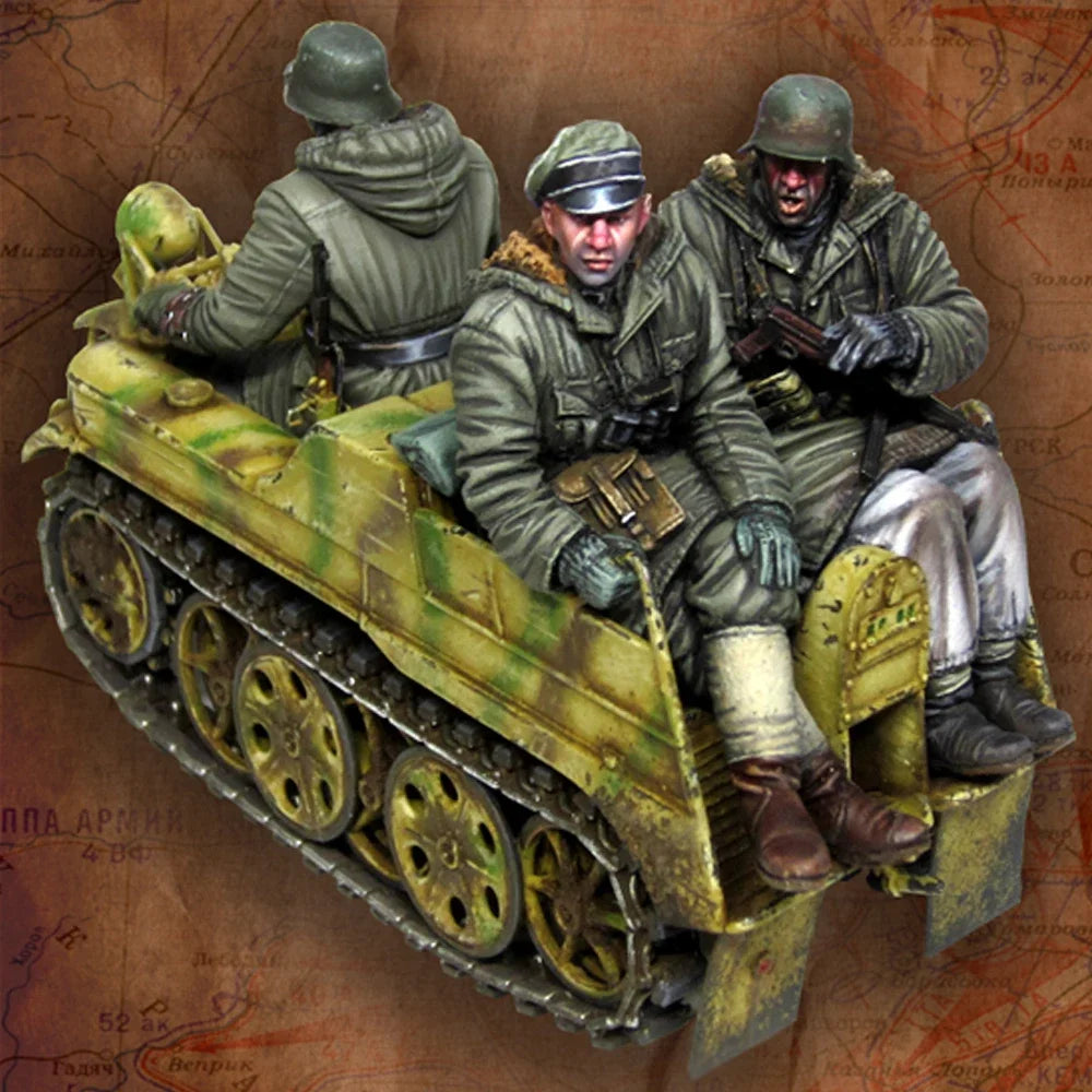 1/35 WWII German Crew Manning Captured T-34, 4 Figures, Resin Model Figure Kit, Unassembled and Unpainted