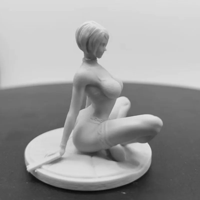 75mm Pin-up Female Gunner, Resin Model Figure Kit, Unassembled and Unpainted