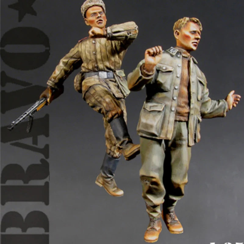 1/35 WWII Soviet Winter Officer & Combat Rifleman, 2 Figures, Resin Model Figure Kit, Unassembled and Unpainted