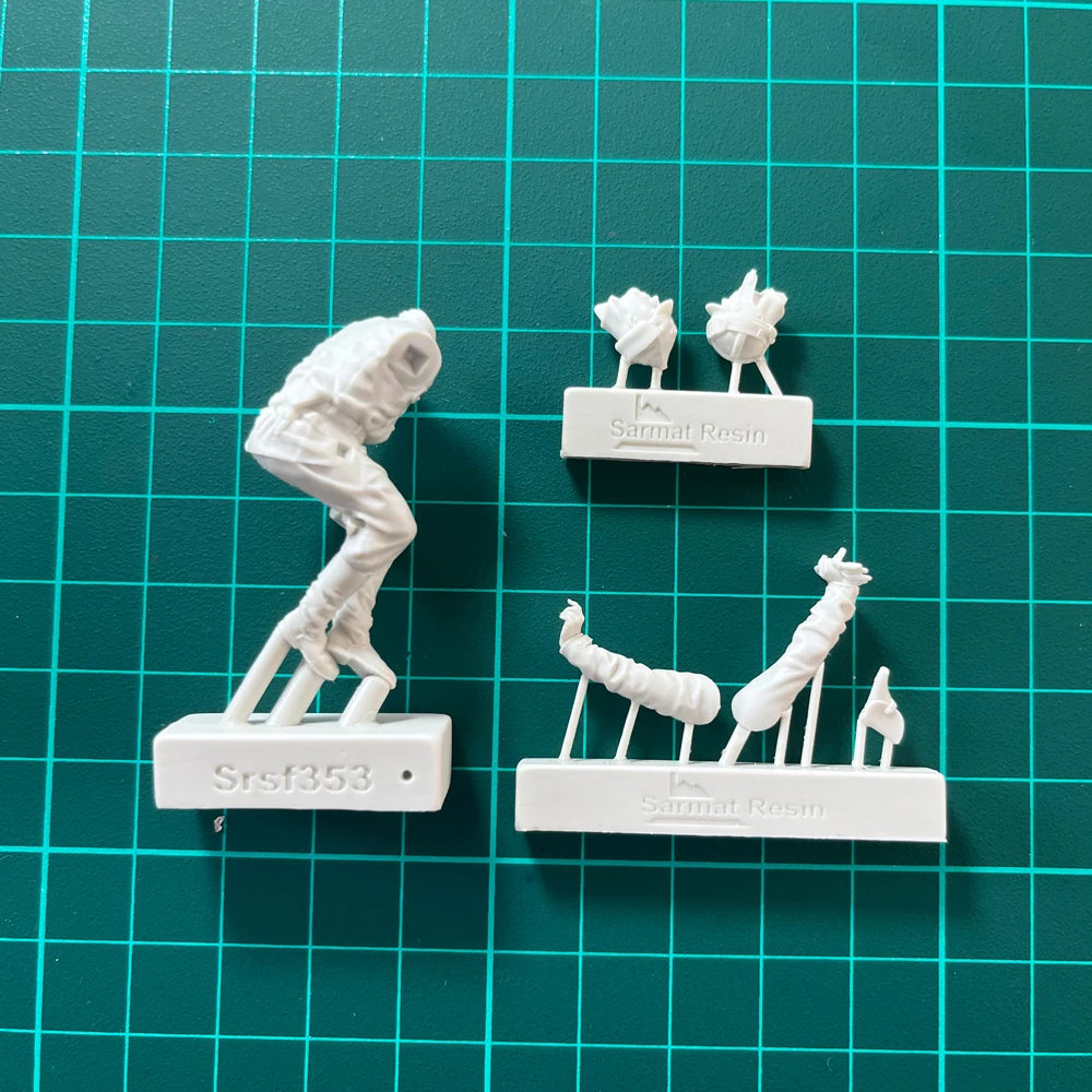 1/35 WWII Soviet Infantryman Prone, Resin Model Figure Kit, Unassembled and Unpainted