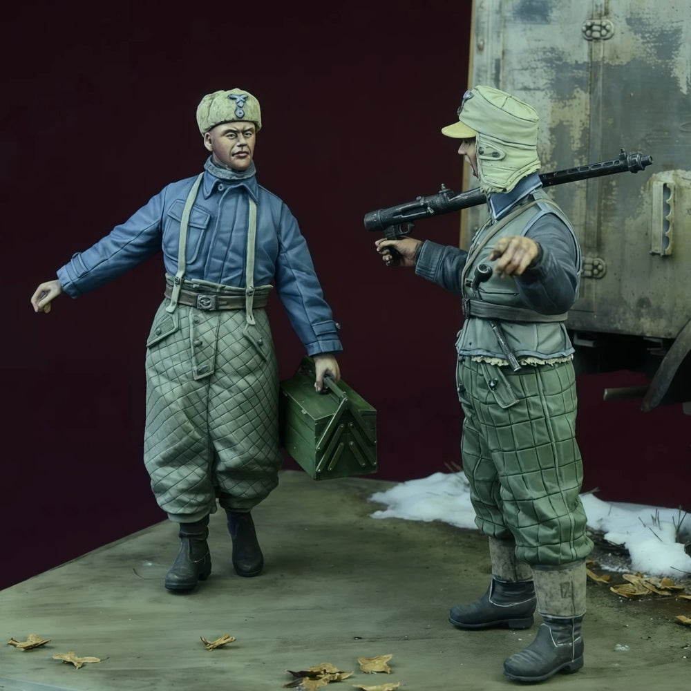 1/35 WWII German Luftwaffe Observers with Survey Equipment, 2 Figures, Resin Model Figure Kit, Unassembled and Unpainted