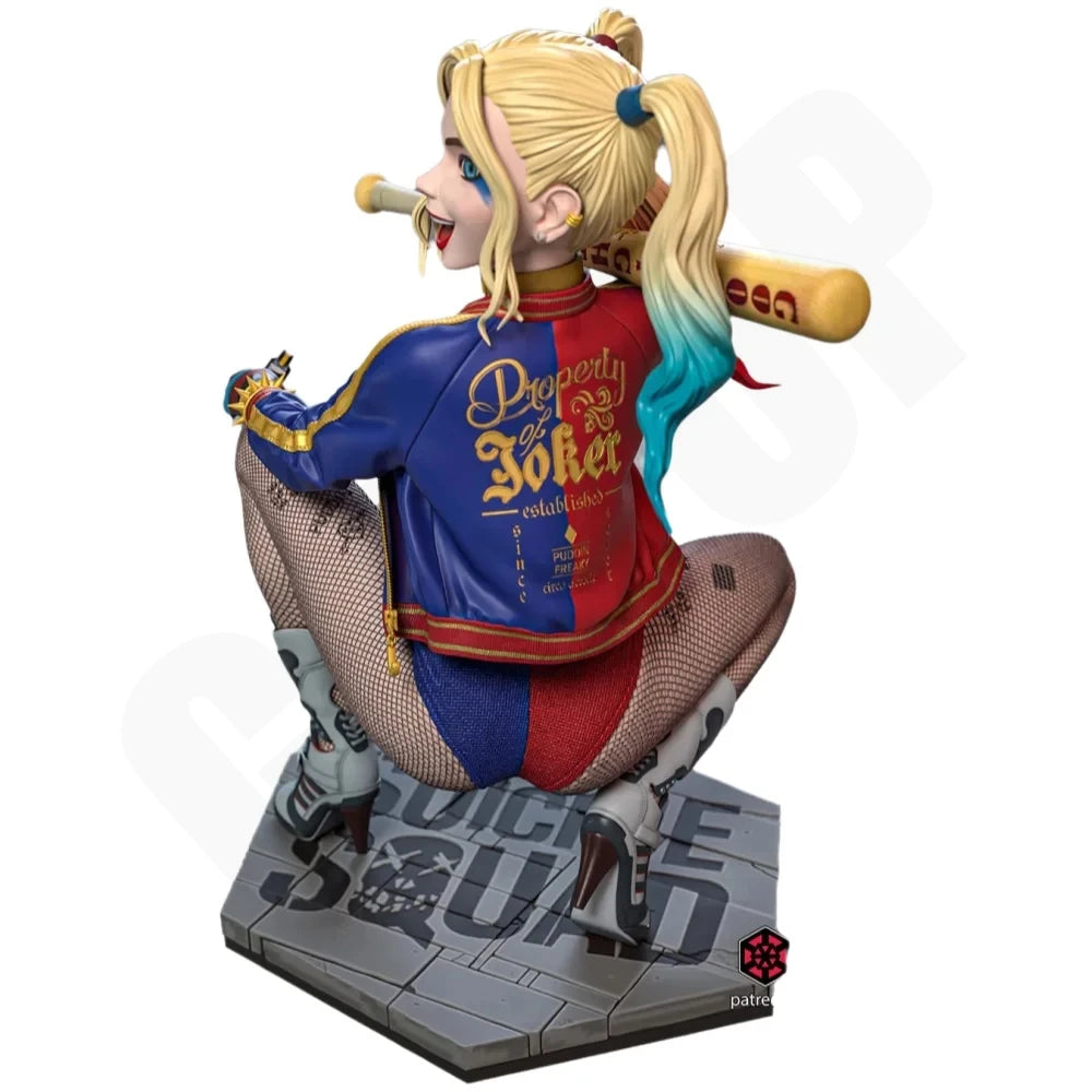 1/24 Clown Character with Baseball Bat, Resin Model Figure Kit, Unassembled and Unpainted
