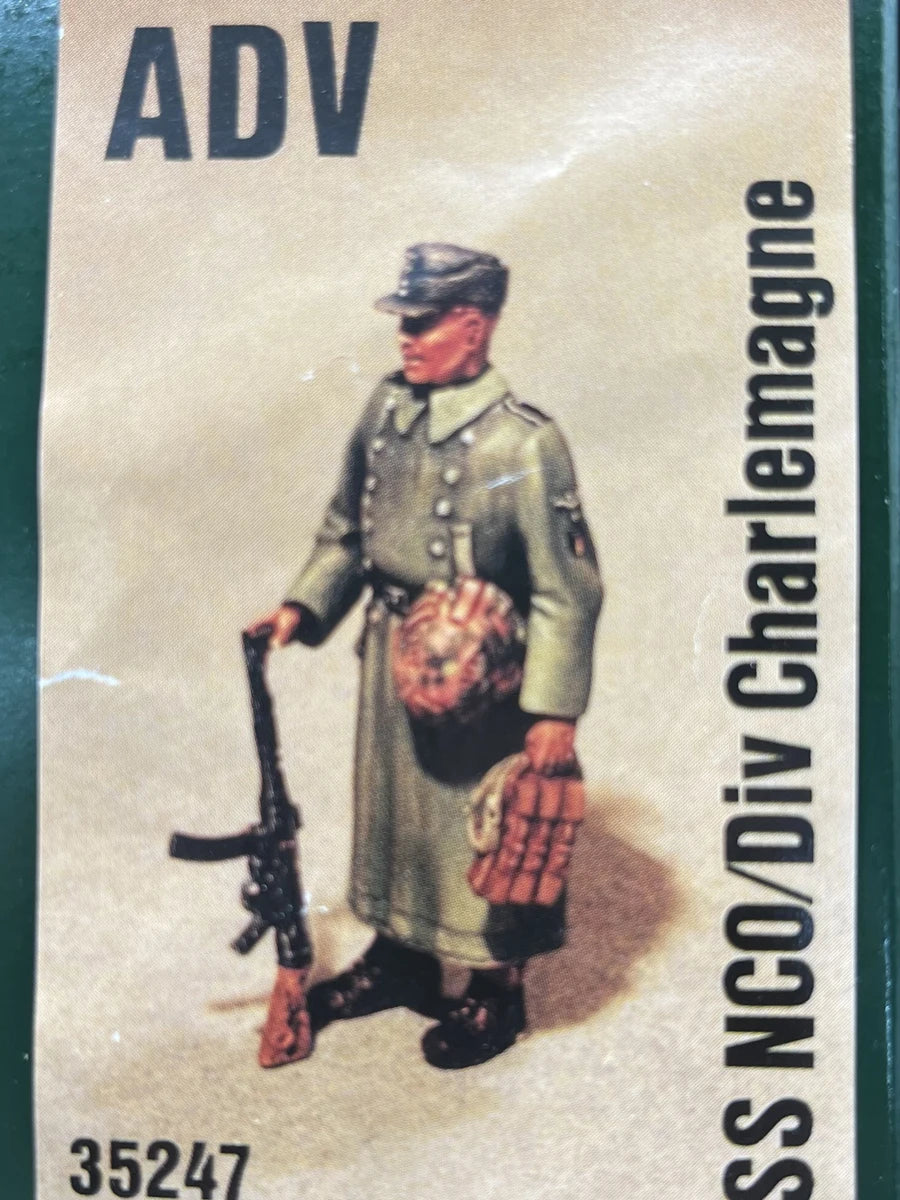 1/35 WWII German Volunteer Infantry NCO, Resin Model Figure Kit, Unassembled and Unpainted