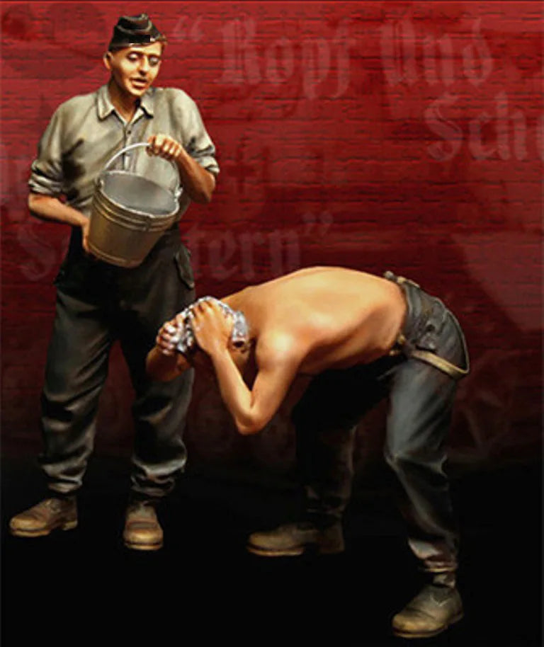 1/35 WWII German Soldiers Interrogation Scene, 2 Figures, Resin Model Figure Kit, Unassembled and Unpainted