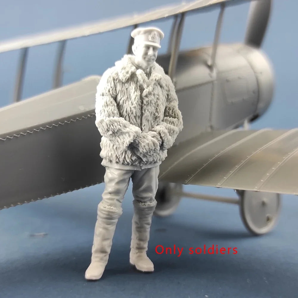 1/32 WWI Pilot in Fur Coat, Resin Model Figure Kit, Unassembled and Unpainted