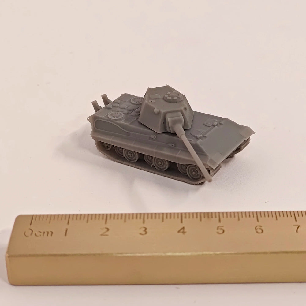 1/144 WWII German E50 Tank, Resin Model Vehicle Kit, Unassembled and Unpainted