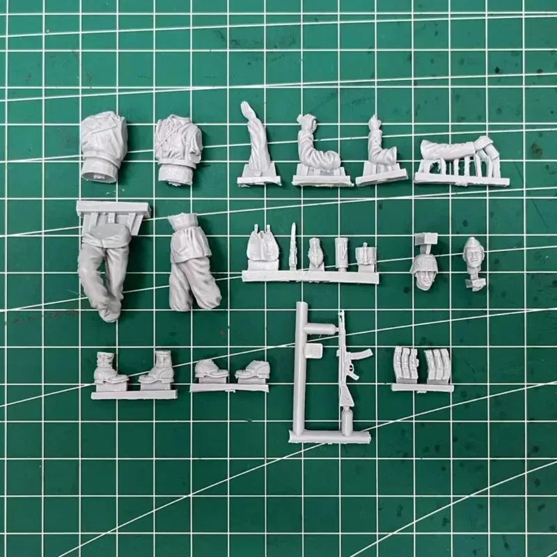 1/35 WWII Soviet T-34 Tank Crew, 4 Figures, Resin Model Diorama Kit, Unassembled and Unpainted