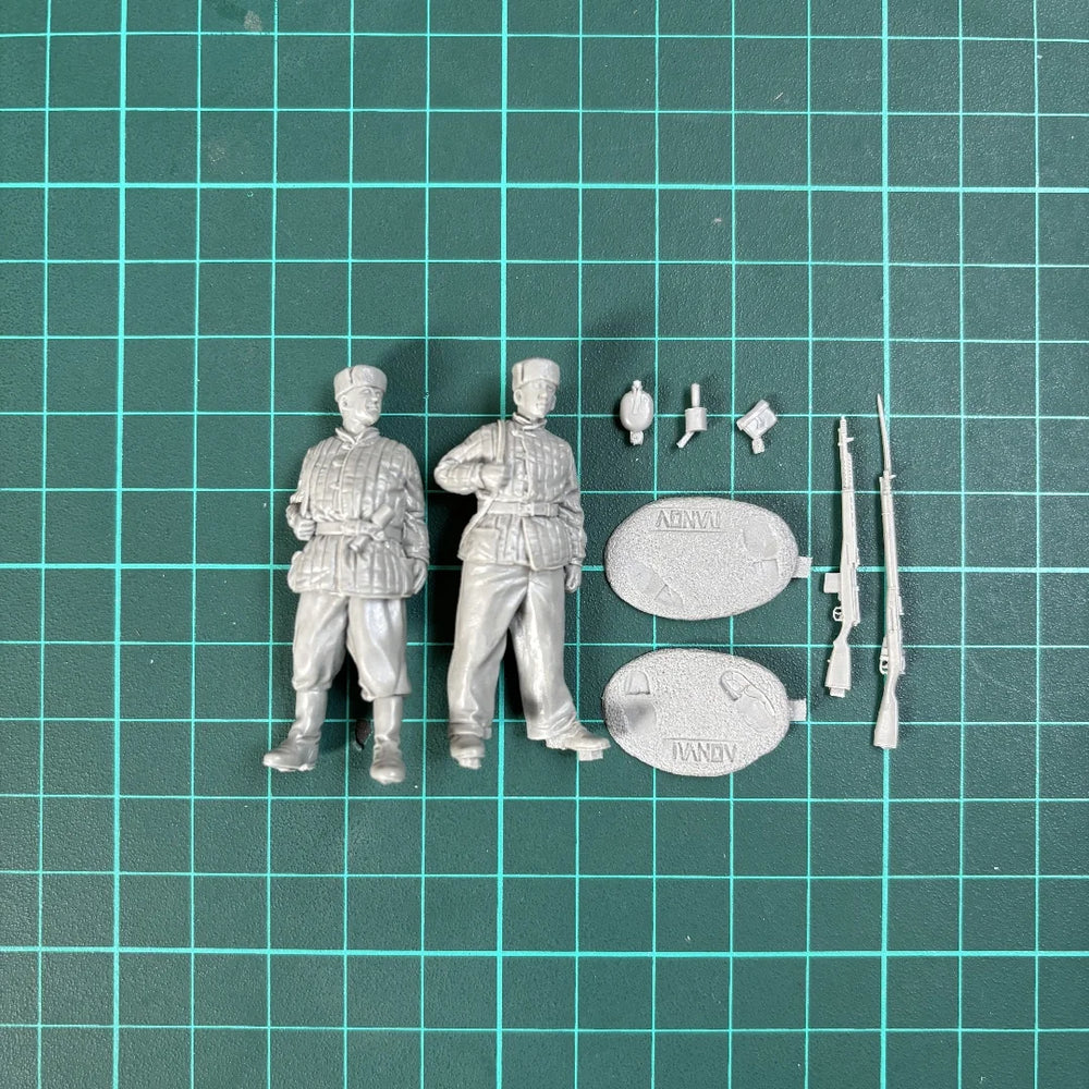 1/35 WWII Soviet Moscow Militia, 2 Figures, Resin Model Figure Kit, Unassembled and Unpainted