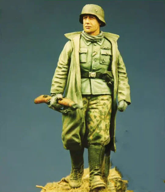 1/35 WWII German Infantryman with Gas Mask, Resin Model Figure Kit, Unassembled and Unpainted