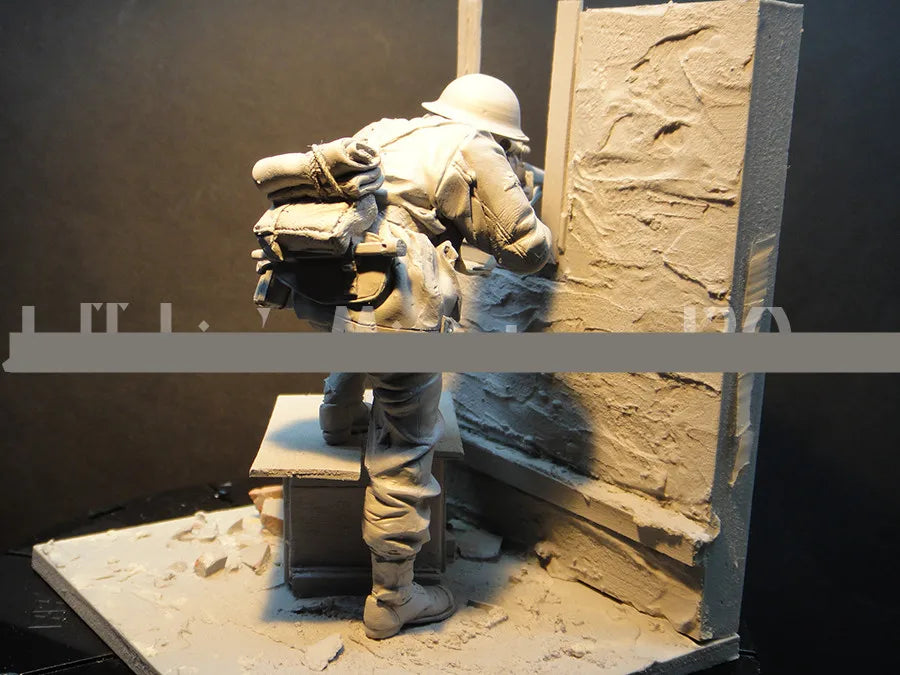 1/16 WWII British Infantry Assaulting Fortifications, Resin Model Figure Kit, Unassembled and Unpainted