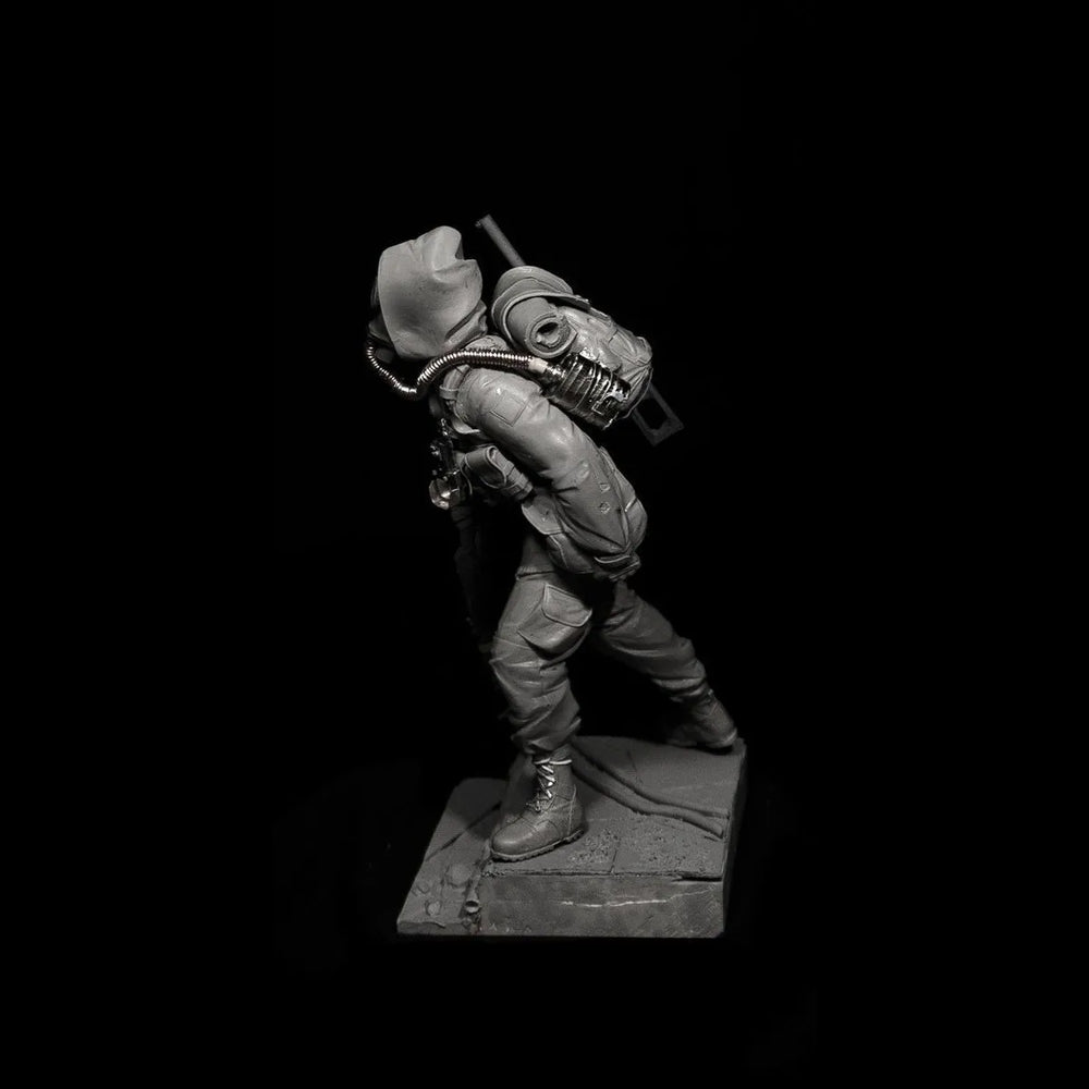 120mm Post-Apocalyptic Warrior, Resin Model Figure Kit, Sci-Fi Theme, Unassembled and Unpainted