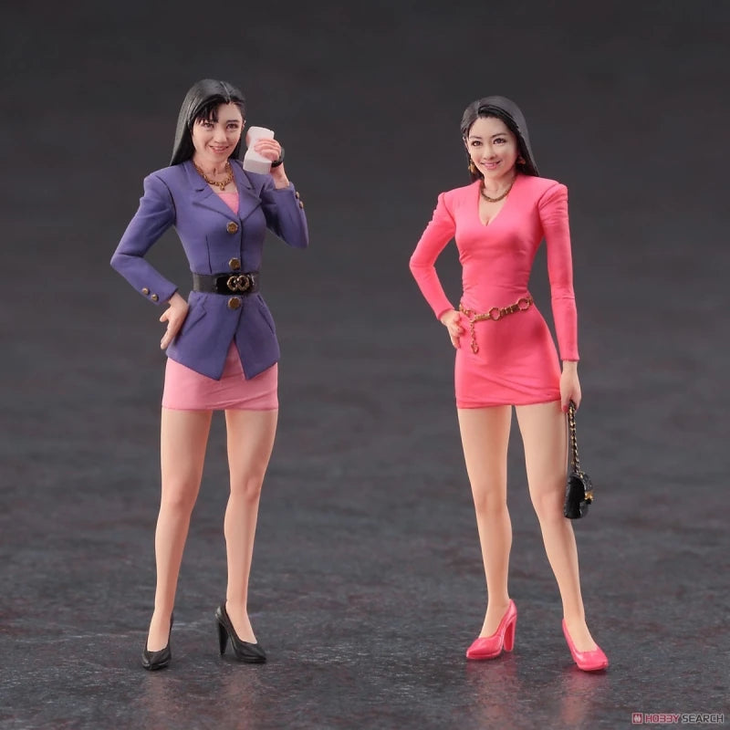 1/24 Modern Woman in Crop Top and Shorts, Resin Model Figure Kit, Unassembled and Unpainted