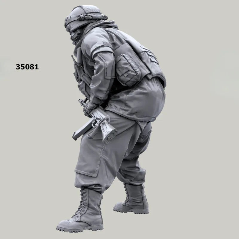 1/35 Modern Russian Soldier with Heavy Tactical Load, Resin Model Figure Kit, Unassembled and Unpainted