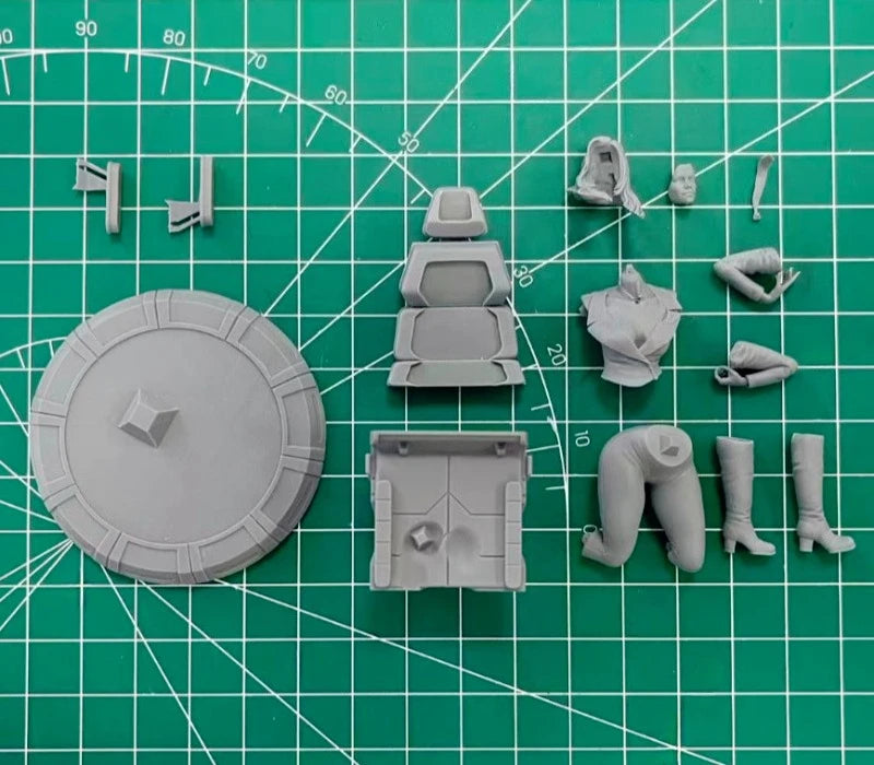 1/24 Female Starship Warrior, Resin Model Figure Kit, Sci-Fi Theme, Unassembled and Unpainted