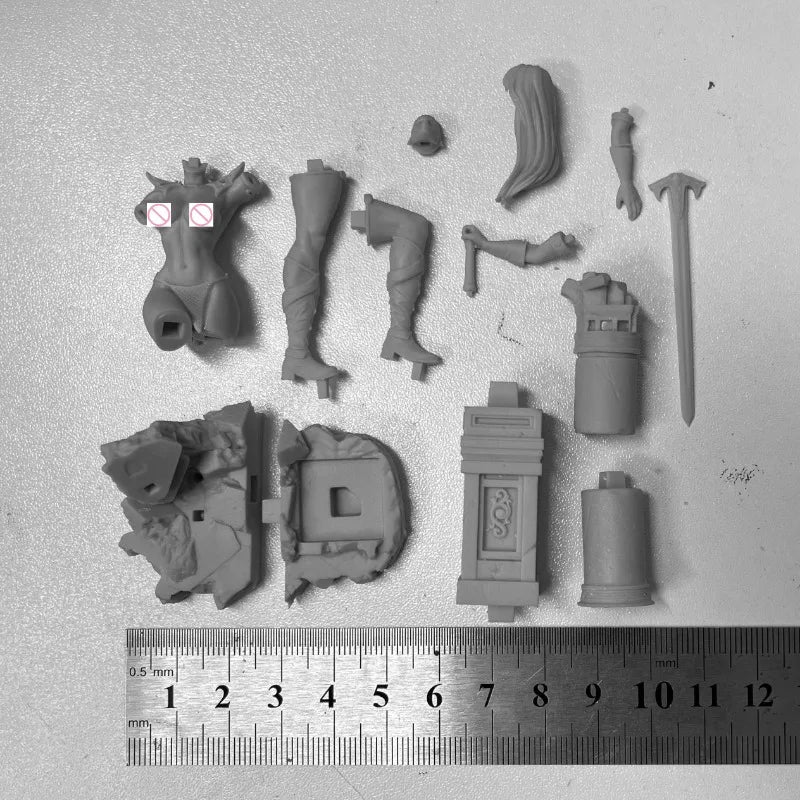 1/24 Female Swordsman with Base, Resin Model Figure Kit, Fantasy Theme, Unassembled and Unpainted
