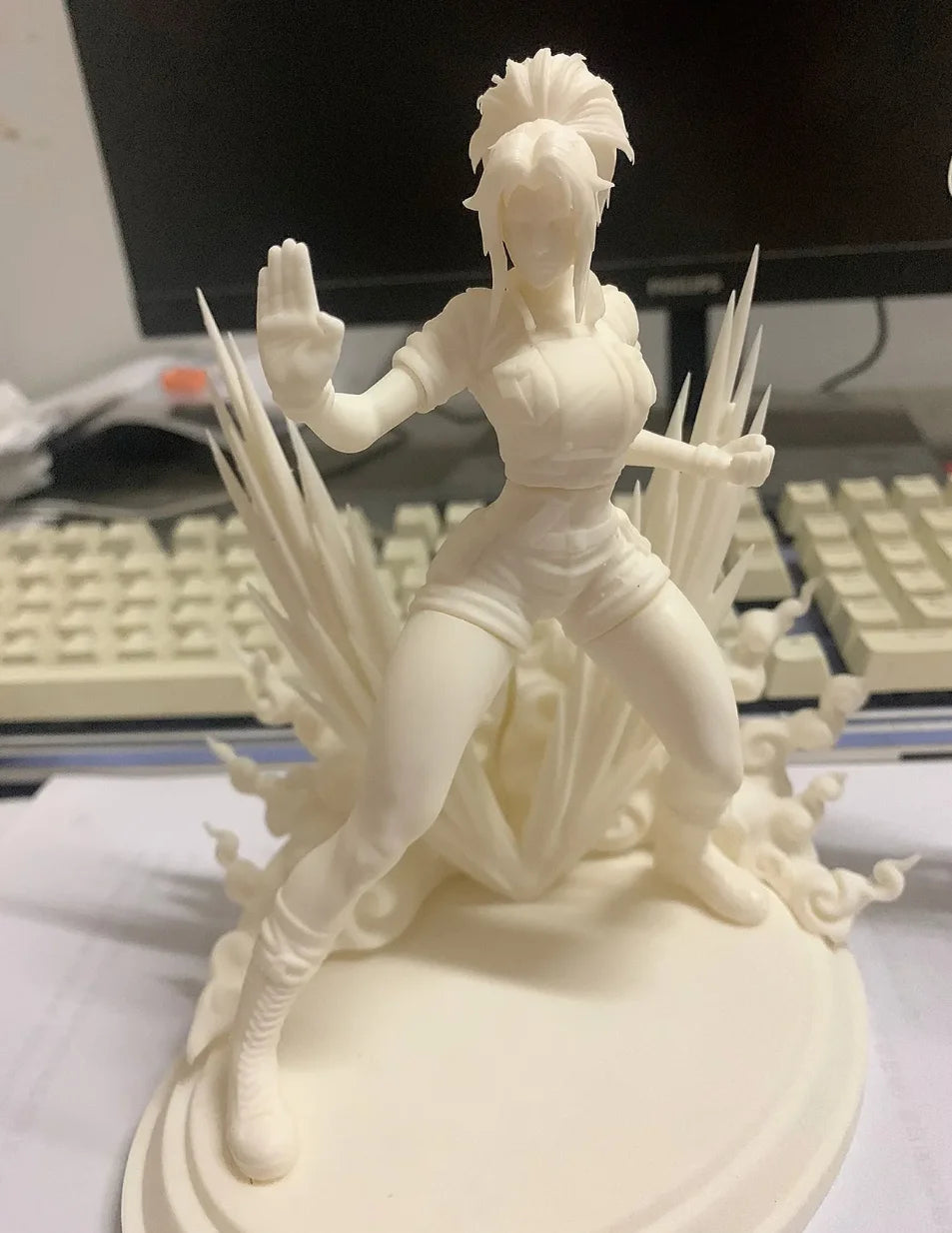 Female Spike Armor Warrior, Resin Model Figure Kit, Fantasy Theme, Unassembled and Unpainted