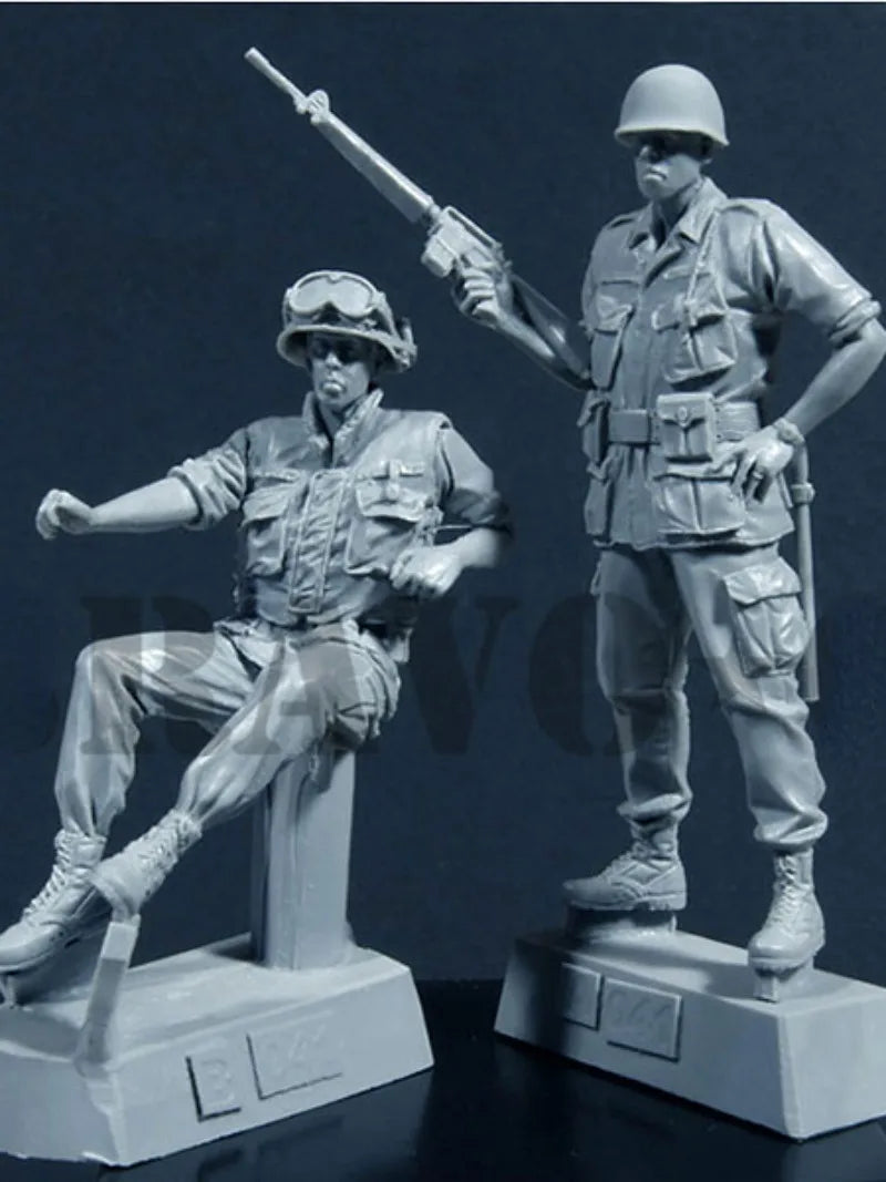 1/35 WWII Allied U.S. Military Police, 2 Figures, Resin Model Figure Kit, Unassembled and Unpainted