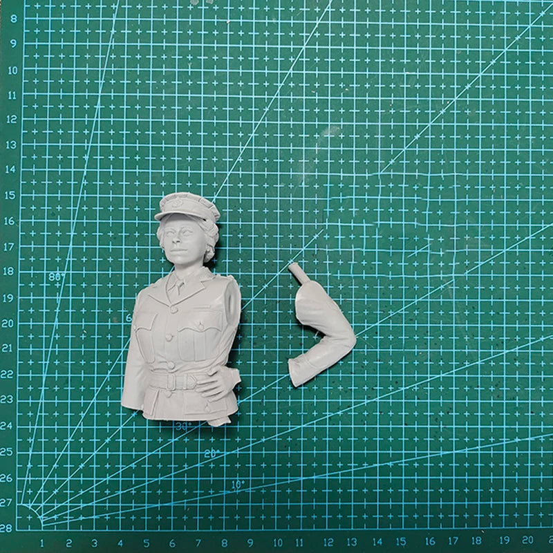1/10 WWII German Female Officer in Belted Tunic, Resin Model Bust Kit, Unassembled and Unpainted