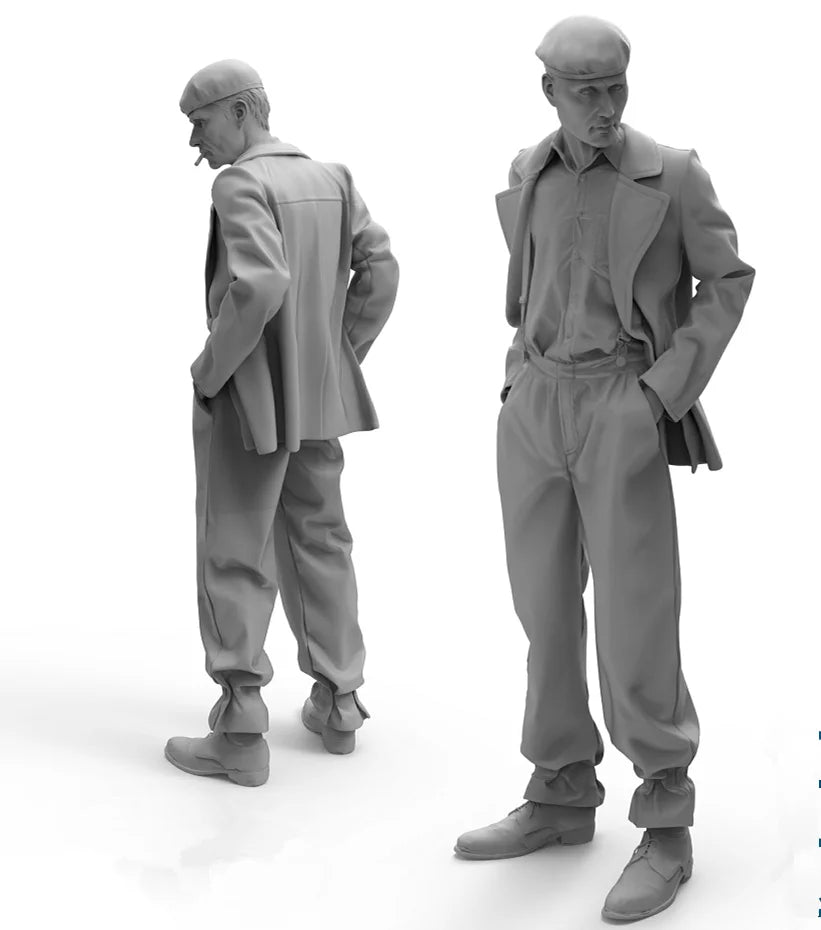 1/35 WWII Military Soldiers in Field Uniforms, 2 Figures, Resin Model Figure Kit, Unassembled and Unpainted