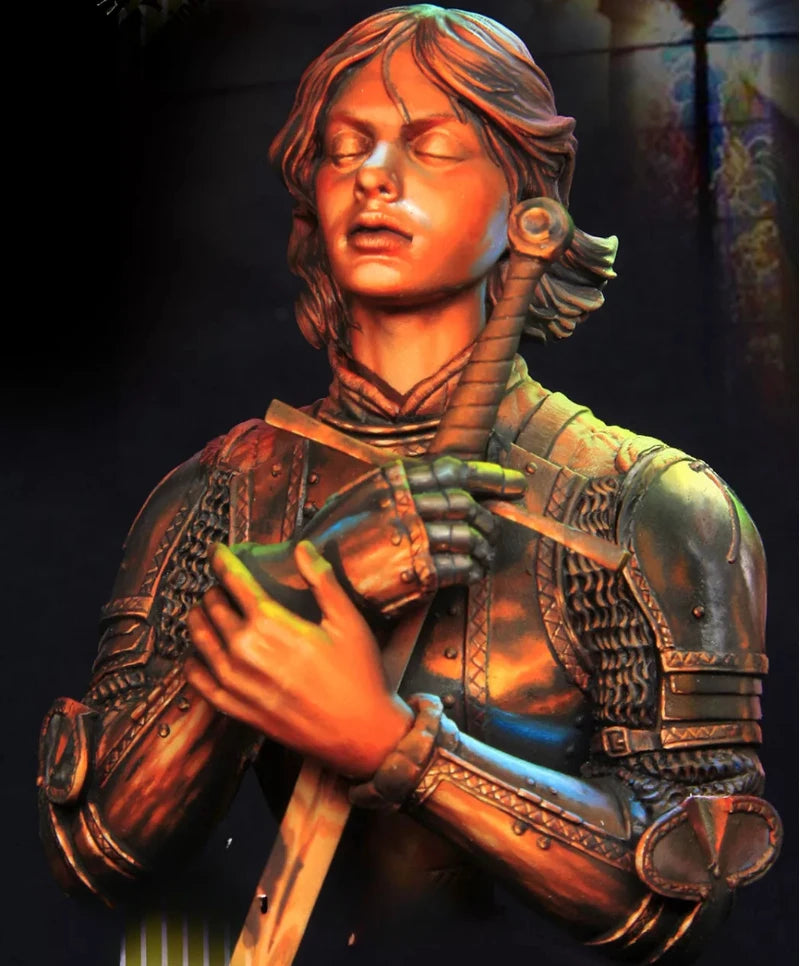 1/10 Ancient Female Warrior in Chainmail Gripping Sword, Resin Model Bust Kit, Unassembled and Unpainted