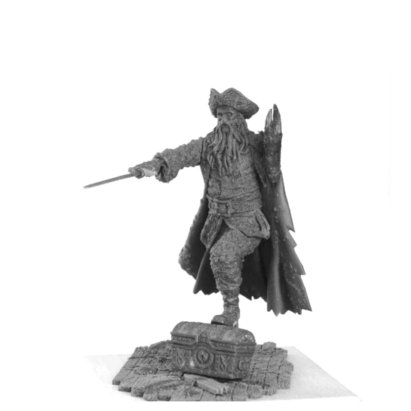 1/24 Warrior Thrusting with Cape, Resin Model Figure Kit, Fantasy Theme, Unassembled and Unpainted