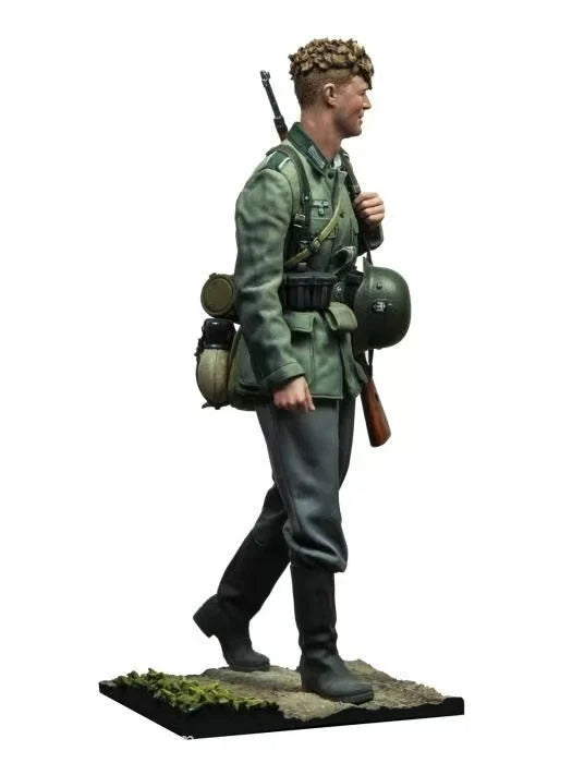 1/35 WWI British Female Soldier, Resin Model Figure Kit, Unassembled and Unpainted