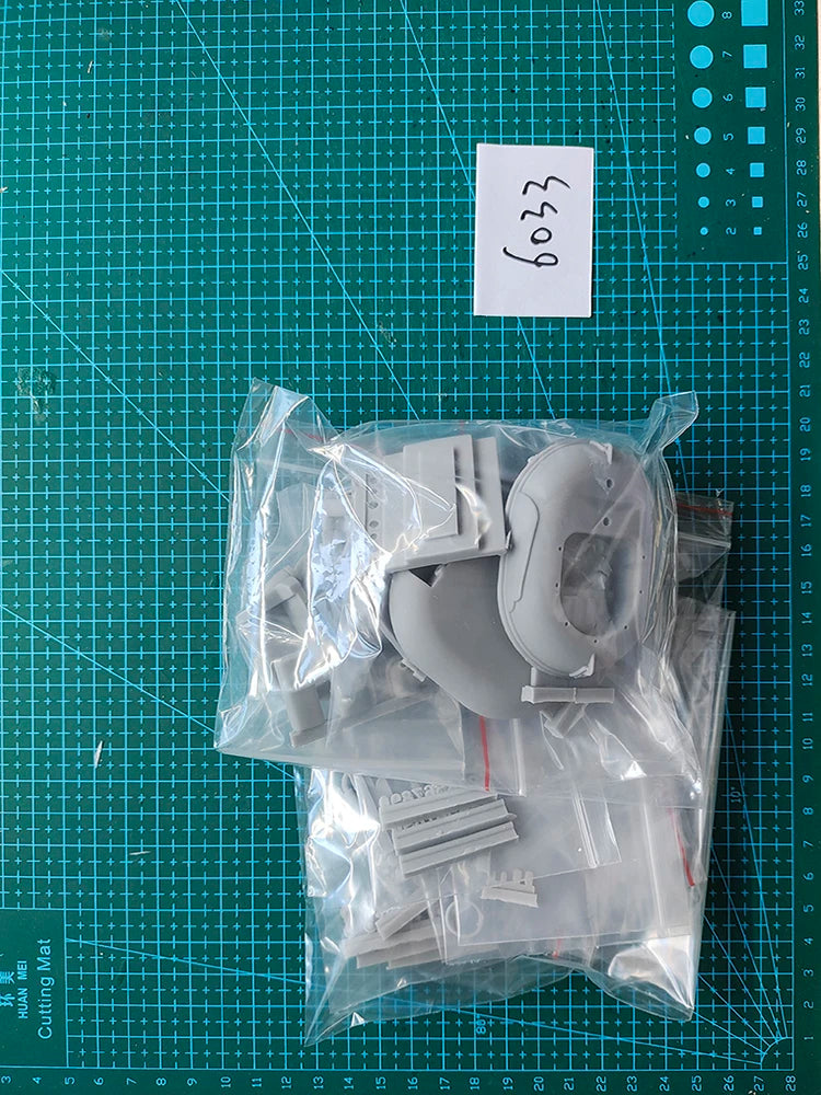 1/35 Abandoned Playground Accessories, Resin Model Accessory Kit, Historical Theme, Unpainted