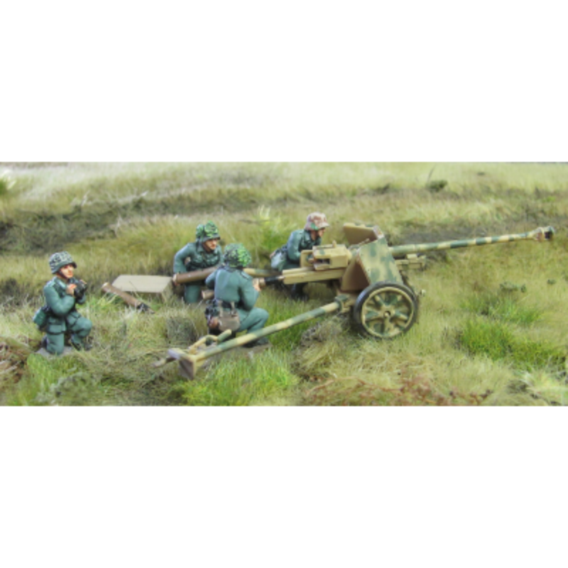 1/72 WWII German Artillery Crew Loading Shells, 4 Figures, Resin Model Figure Kit, Unassembled and Unpainted