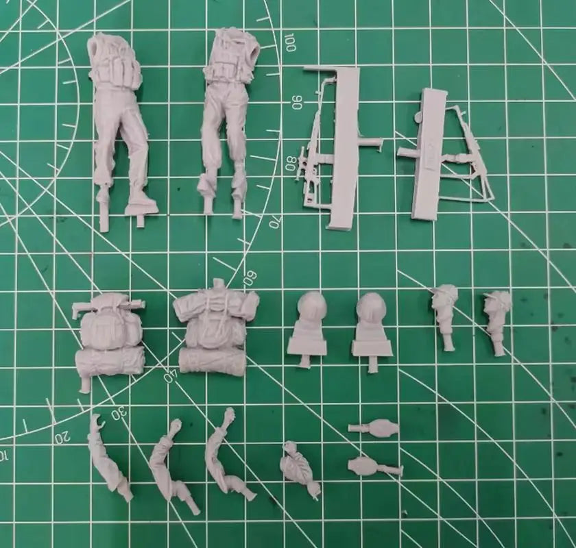 1/35 Modern Russian Air Force Scout, 2 Figures, Resin Model Figure Kit, Unassembled and Unpainted