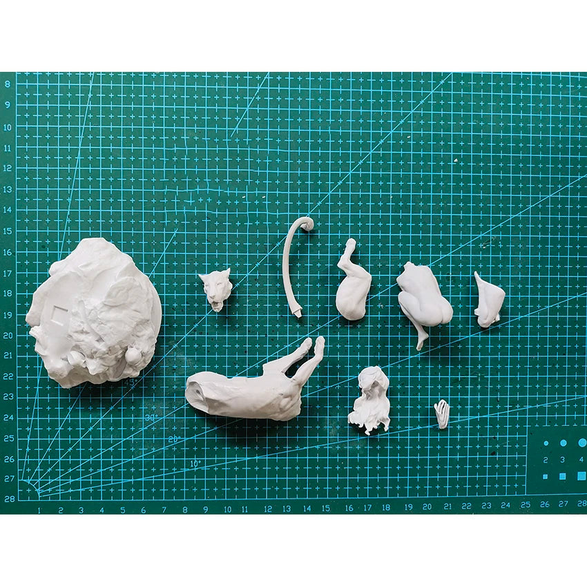 1/24 Succubus with Demon Beast, 2 Figures, Resin Model Figure Kit, Fantasy Theme, Unassembled and Unpainted
