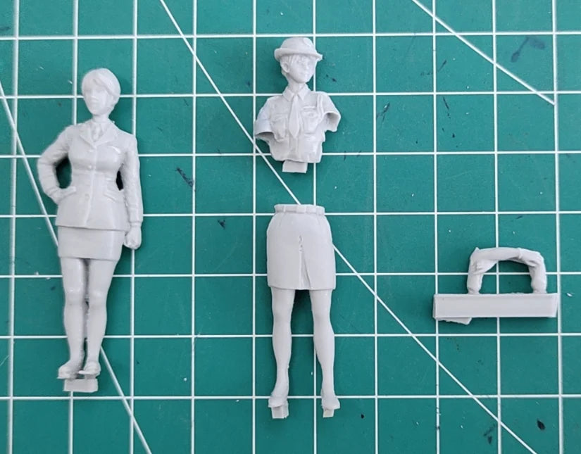 1/35 Modern Female Police and Soldiers, 7 Figures, Resin Model Figure Kit, Unassembled and Unpainted