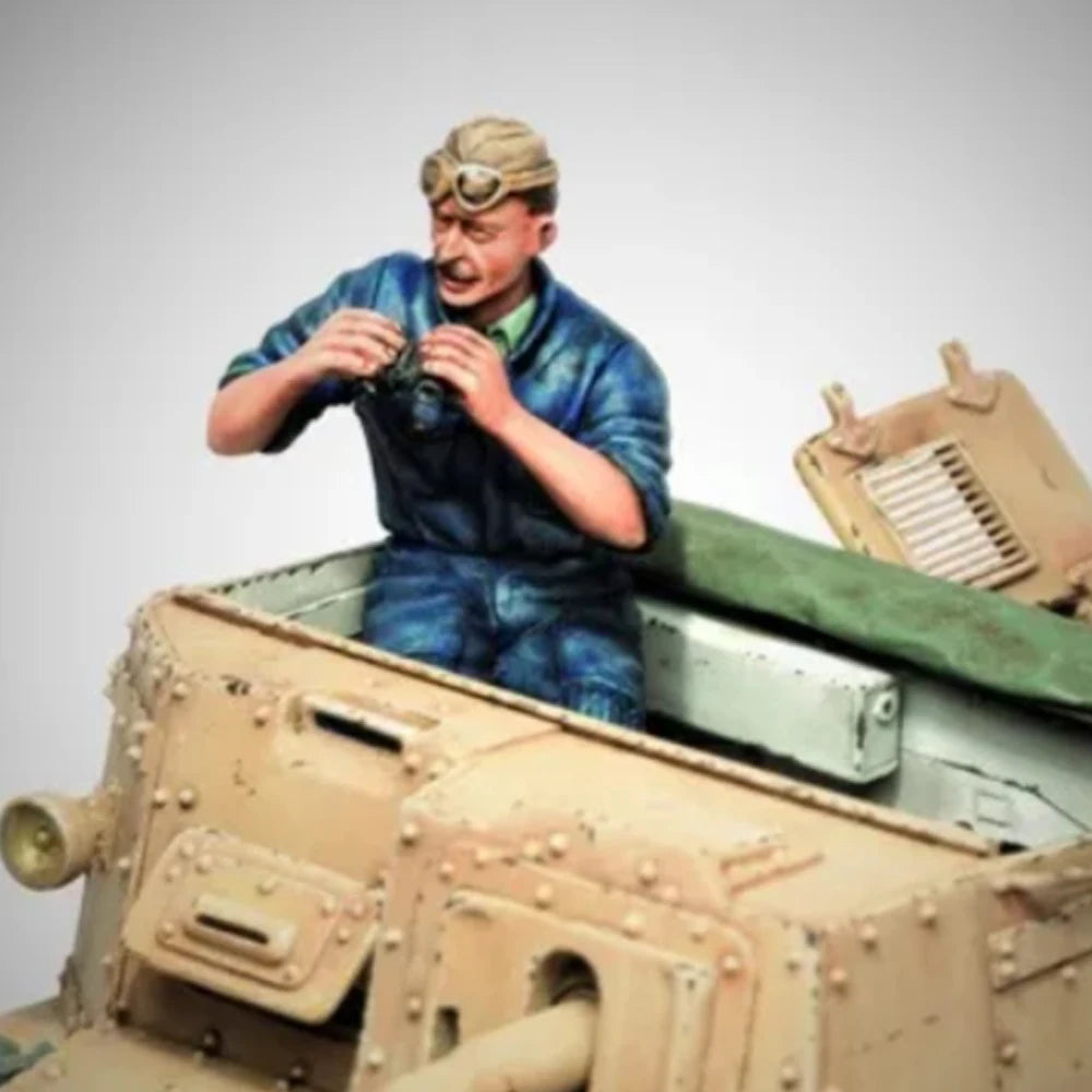 1/35 WWII Italian Tank Crew, Resin Model Figure Kit, Unassembled and Unpainted