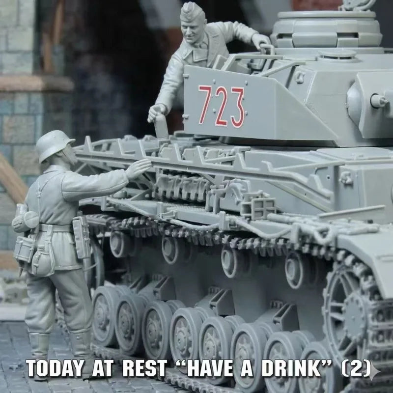 1/35 WWII Soviet T-34 Tank Crew, 4 Figures, Resin Model Diorama Kit, Unassembled and Unpainted