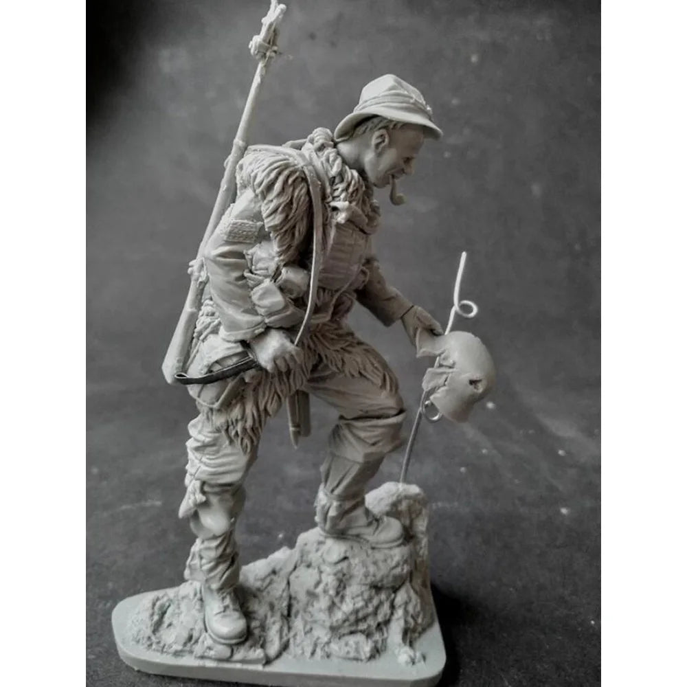 1/16 WWI British Infantryman Charging with Bayonet, Resin Model Figure Kit, Unassembled and Unpainted