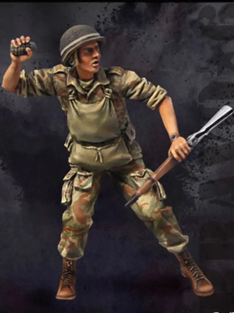 1/35 WWII Soldier Throwing Grenade, Resin Model Figure Kit, Unassembled and Unpainted