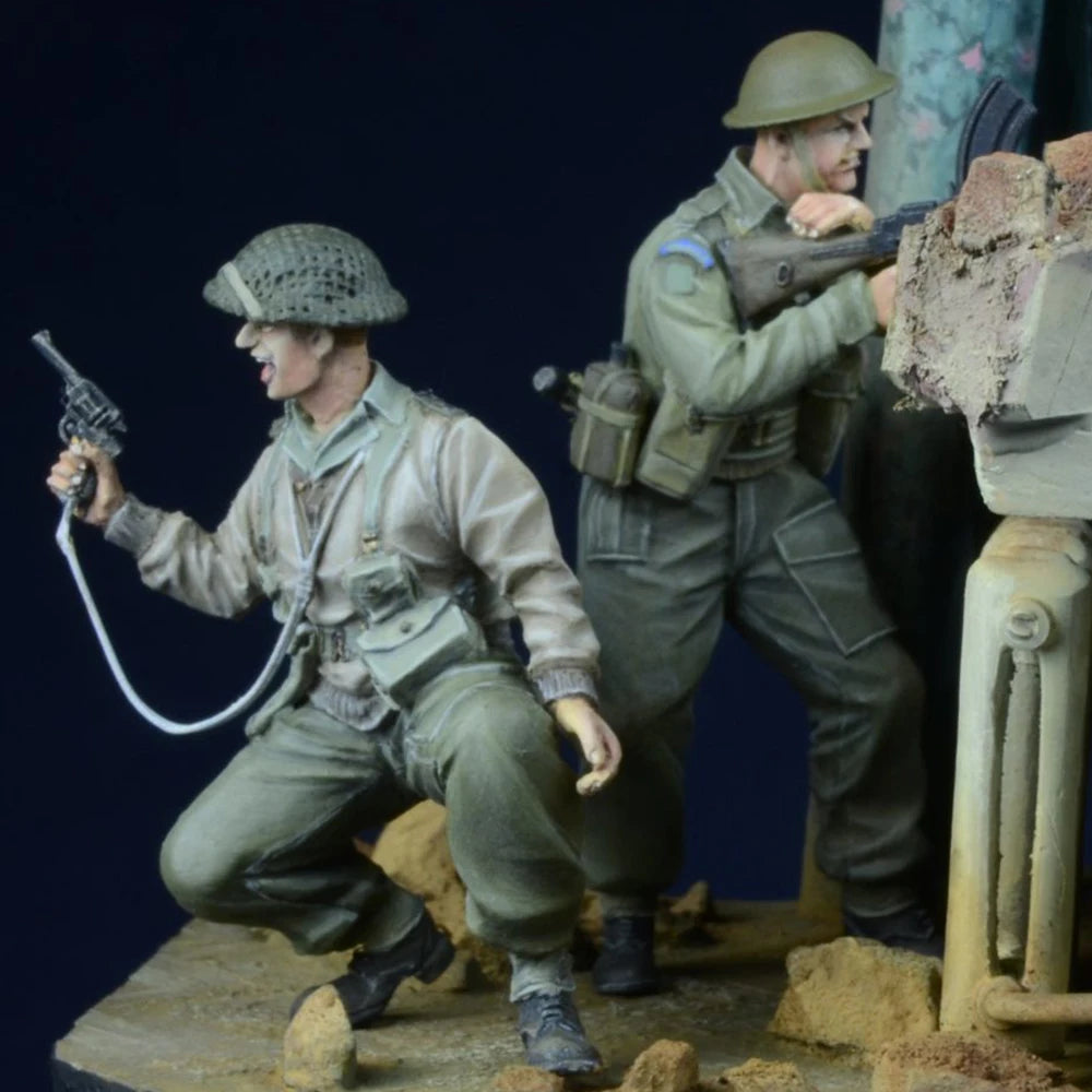1/35 WWII German MG42 Gun Crew, 2 Figures, Resin Model Figure Kit, Unassembled and Unpainted
