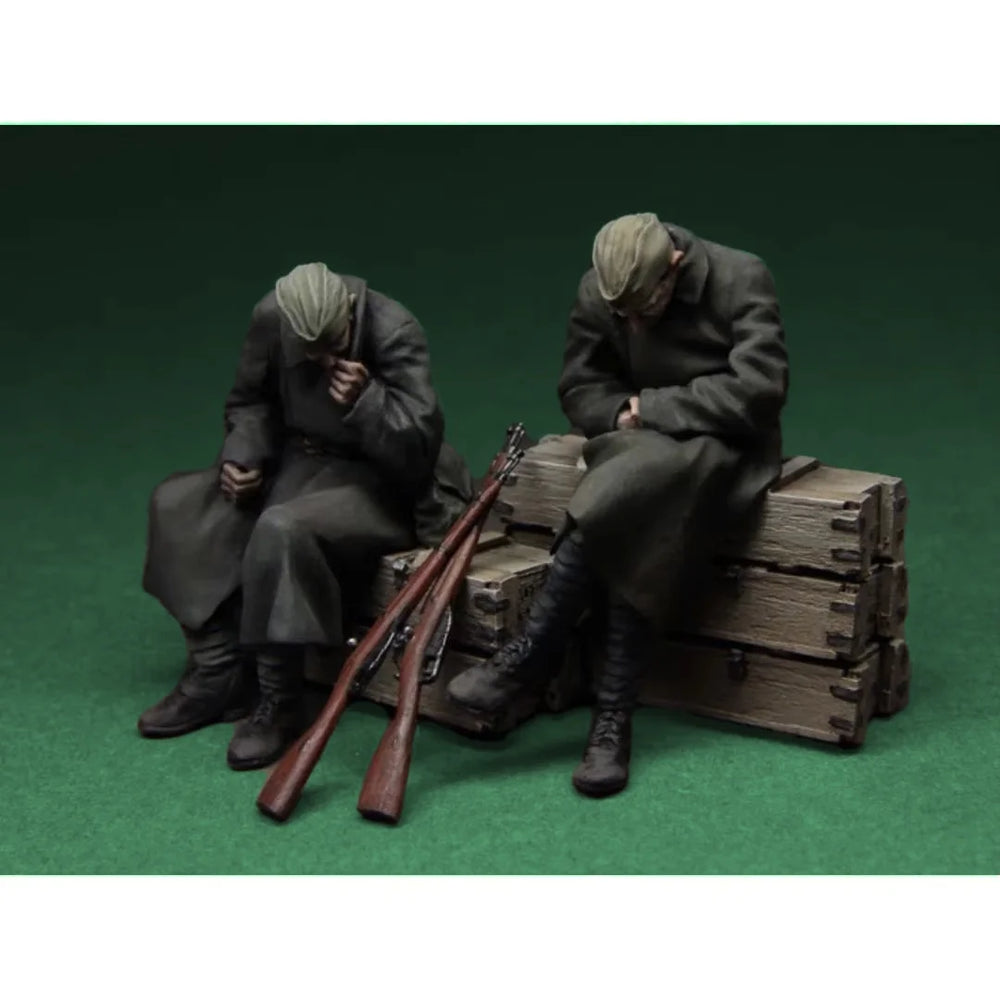 1/35 WWII Soldiers with Ammunition Crates, 2 Figures, Resin Model Figure Kit, Unassembled and Unpainted