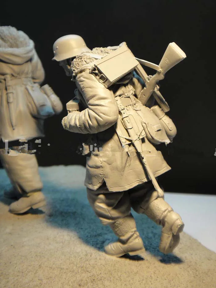 1/16 WWII German Soldiers with Vehicles, 3 Figures, Resin Model Figure Kit, Unassembled and Unpainted