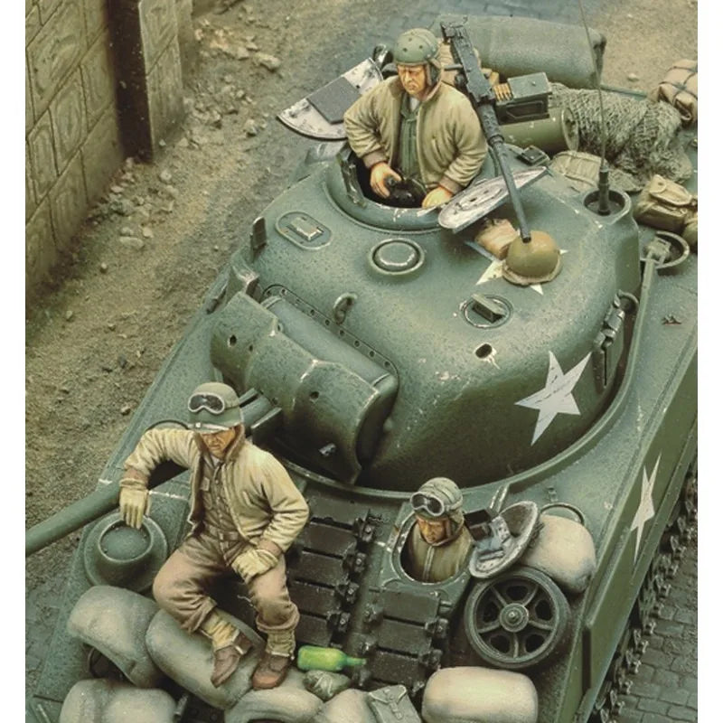 1/35 WWII US Sherman Tank Commander with Crew in Ruins, 5 Figures, Resin Model Diorama Kit, Unassembled and Unpainted