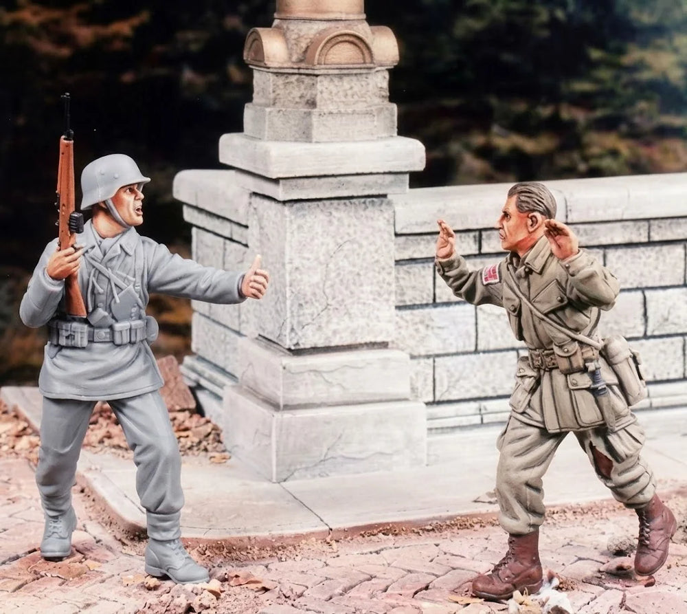 1/35 WWII Soviet Infantry Assault Squad, 2 Figures, Resin Model Figure Kit, Unassembled and Unpainted