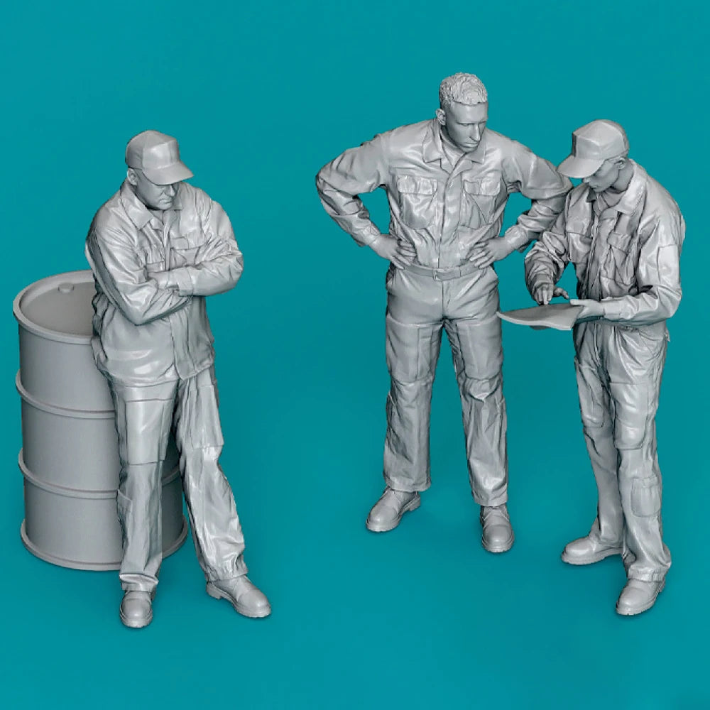 1/35 Modern Military Crew with Supply Drum, 3 Figures, Resin Model Figure Kit, Unassembled and Unpainted