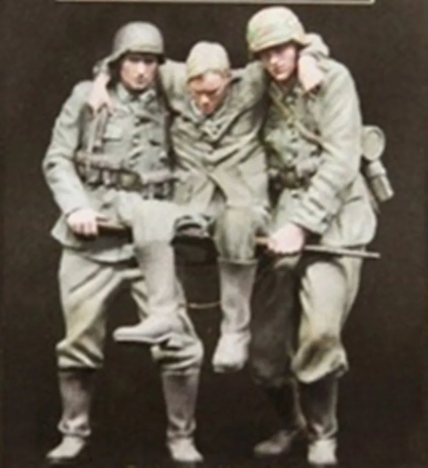 1/35 WWI Doughboys Supporting Wounded Comrade, 3 Figures, Resin Model Figure Kit, Unassembled and Unpainted